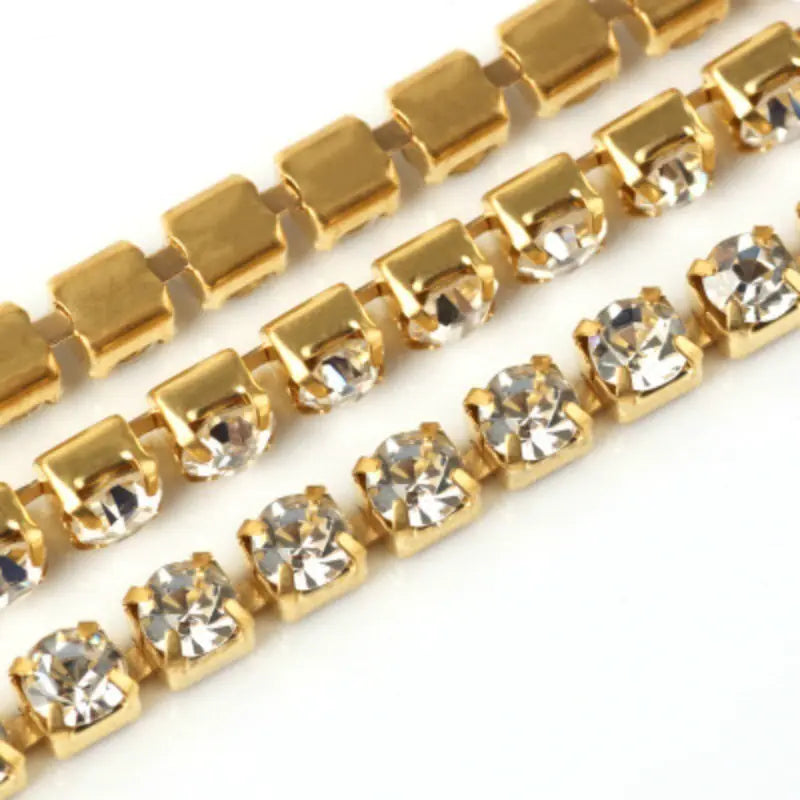 Fashionable Diamond-Studded Square Chain Necklace
